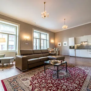 ✰downtown Grand - Old Town Location✰ Apartment